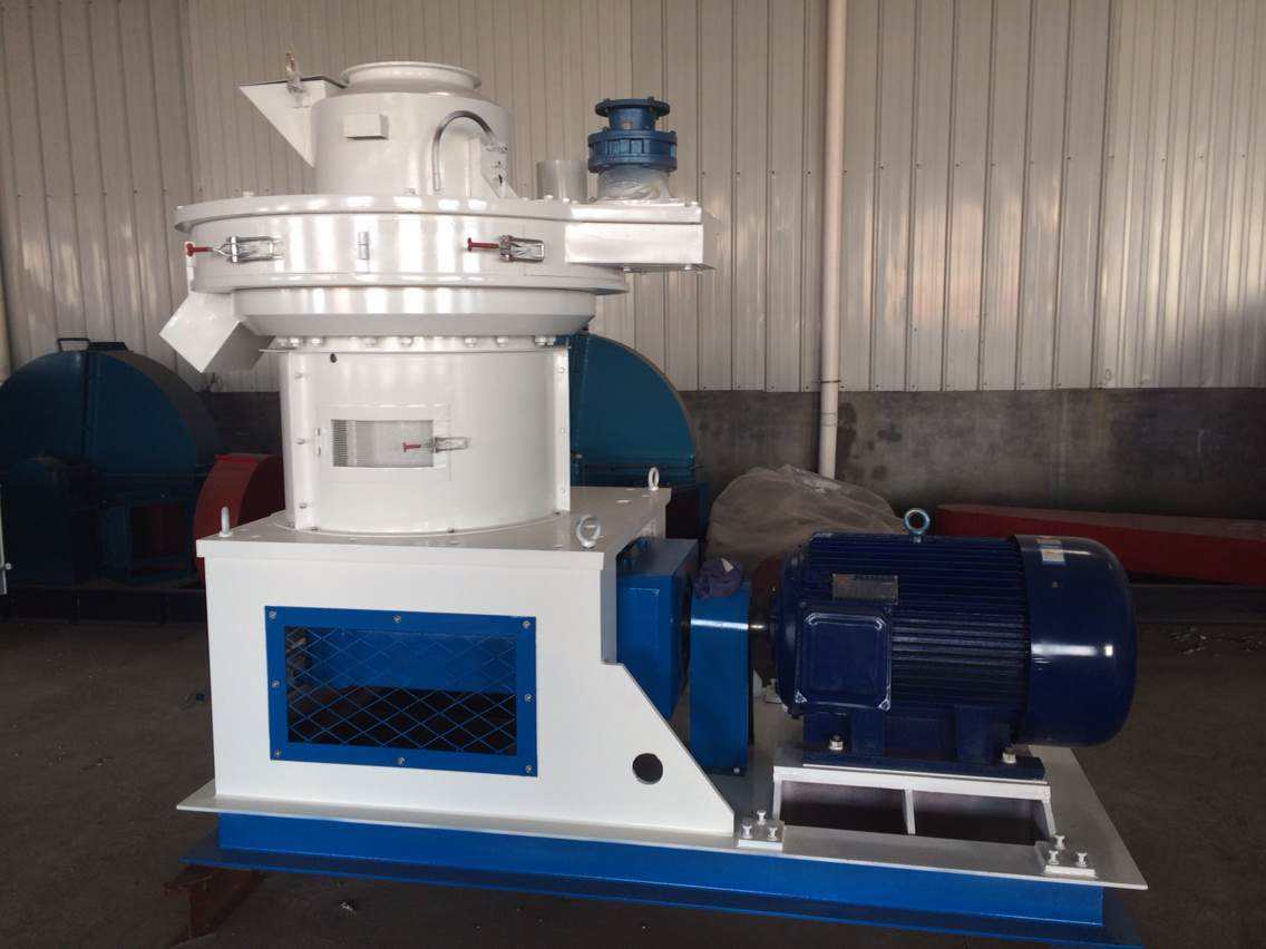 生物質(zhì)秸稈顆粒機(jī)減輕環(huán)境負(fù)擔(dān)， 幫助農(nóng)民致富！